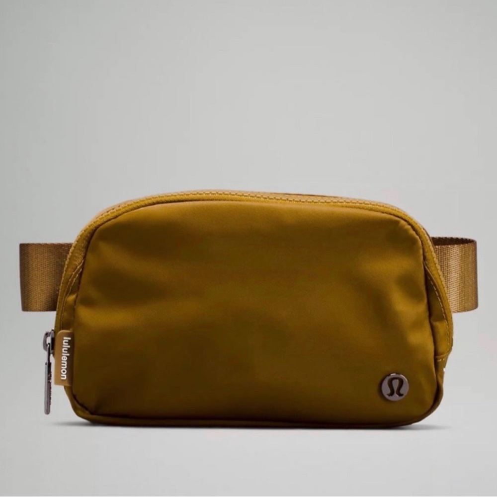Lululemon Everywhere Belt Bag NWT